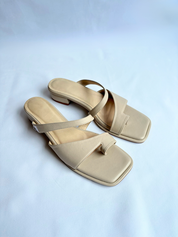 [Archive Sales] Cut Out Asymmetric Flats (Version 1) | Size 39