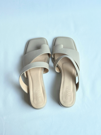 [Archive Sales] Cut Out Asymmetric Flats (Version 2) | Size 39